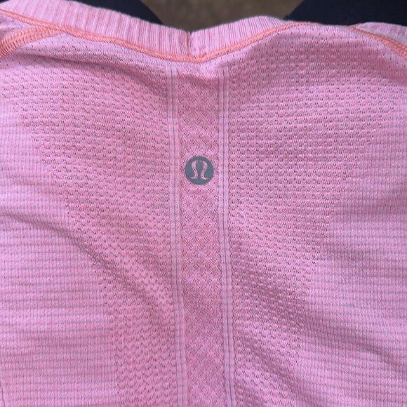 Lululemon Swiftly Tech Short-Sleeve - Picture 2 of 3